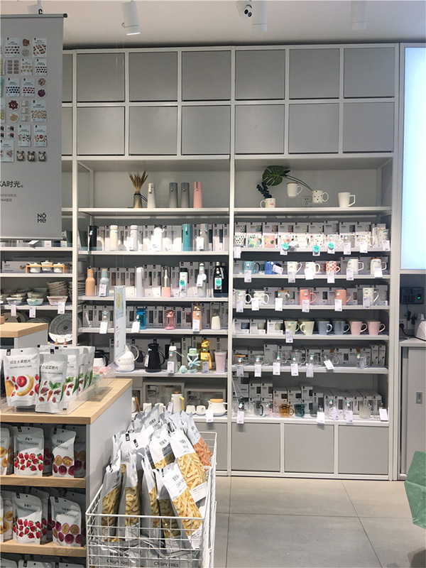 南寧貨架批發(fā)廠分享定制飾品店貨架的基本流程