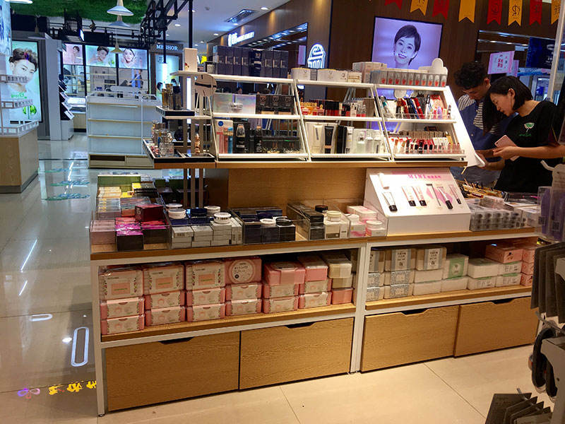 揭陽精品展示架,名創(chuàng)展示架,nome北歐風展示架