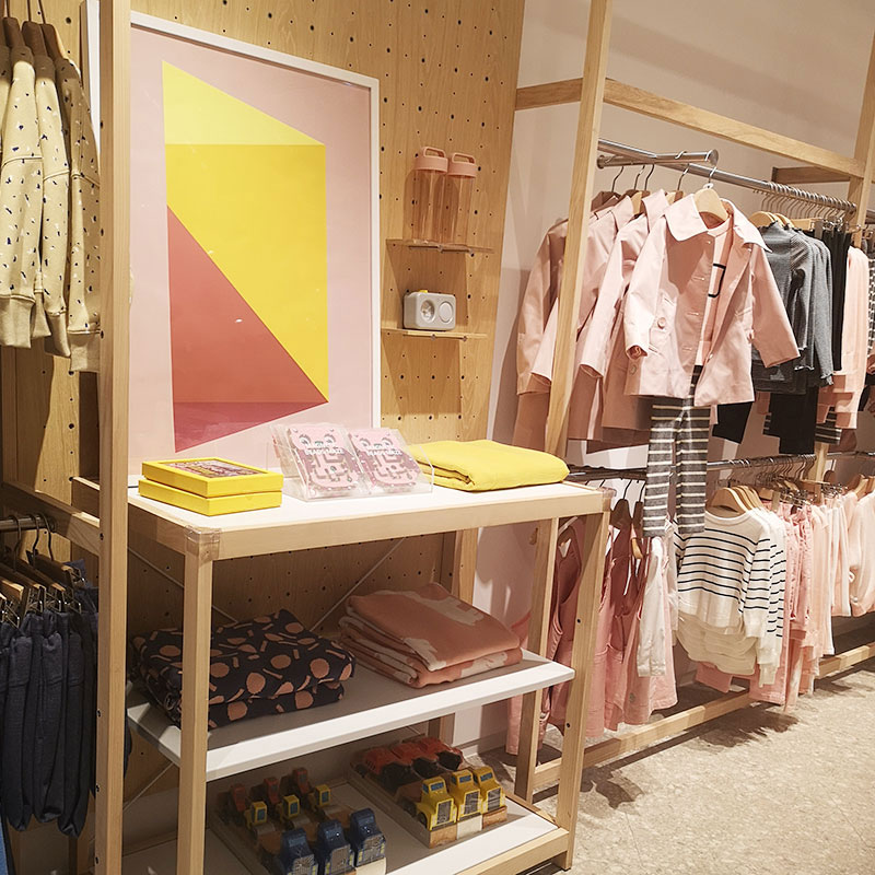 肇慶服裝店貨架