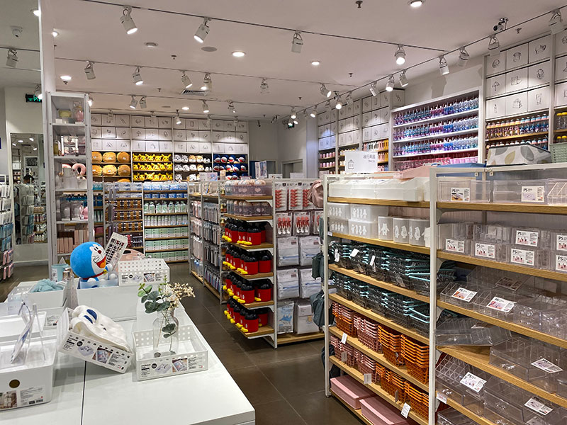 浙江名創(chuàng)優(yōu)品陳列架,諾米展示架,精品店展示柜定制廠家