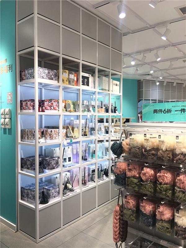 南寧貨架批發(fā)廠分享定制飾品店貨架的基本流程