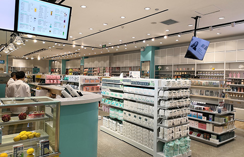 南寧精品百貨店如何設(shè)計(jì)動(dòng)線增加產(chǎn)品曝光率-大唐貨架廠