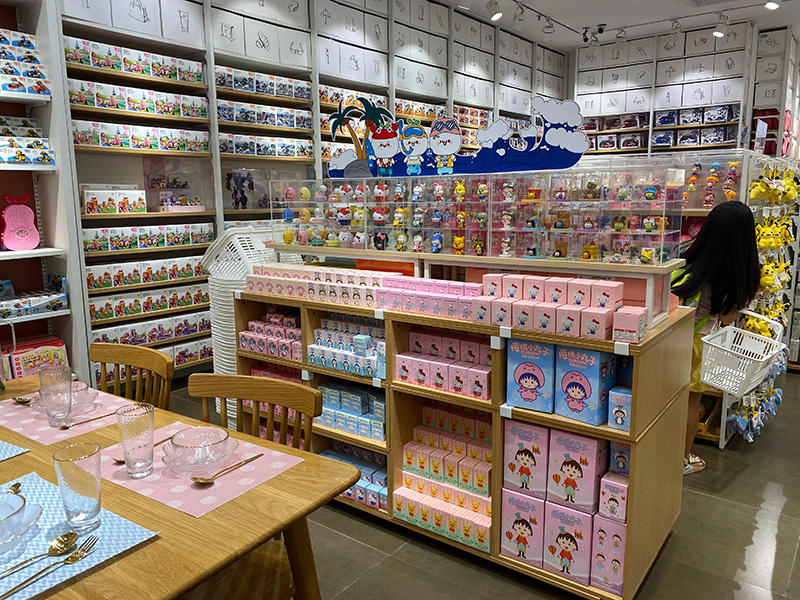 伊犁哈薩克名創(chuàng)優(yōu)品展示架,精品店展示柜,優(yōu)品陳列架,大唐貨架