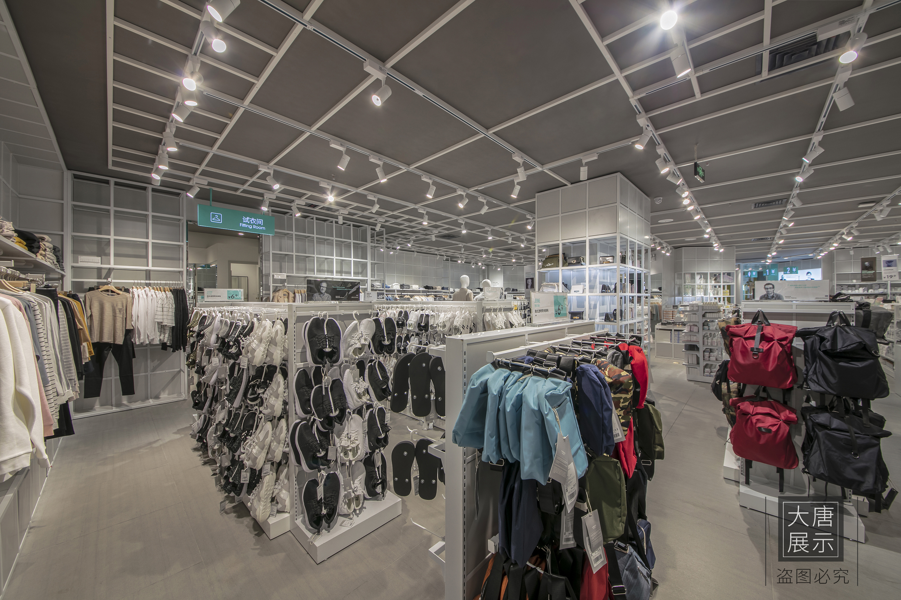 開家精品店如何選購精品店貨架