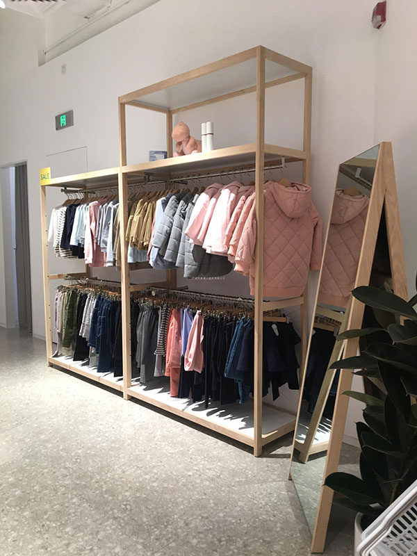 濟(jì)南母嬰展示柜批發(fā)商、母嬰貨柜批發(fā)商、母嬰展架廠家
